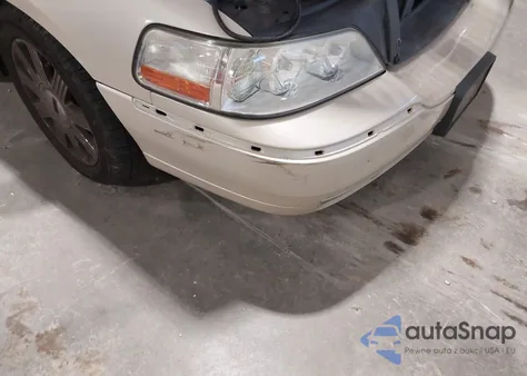 2003 Lincoln Town Car Cartier z USA, uszkodzony, nr VIN 1LNHM83W33Y672402